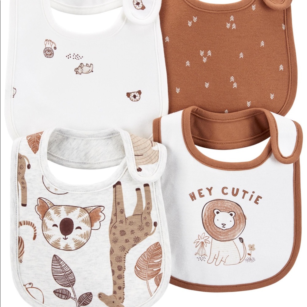 New baby bundle gift set: 4 bibs, 3 pairs of socks and 4 blankets. Brand New.
